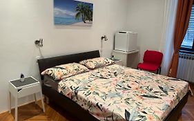 Rooms Aida